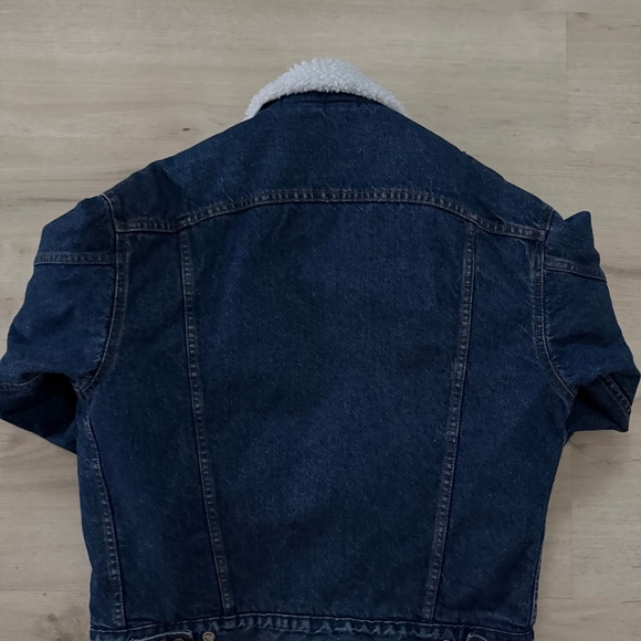 Levi's Men's Dark Blue Denim Jacket with White Sherpa Lining - Picture 3 of 8